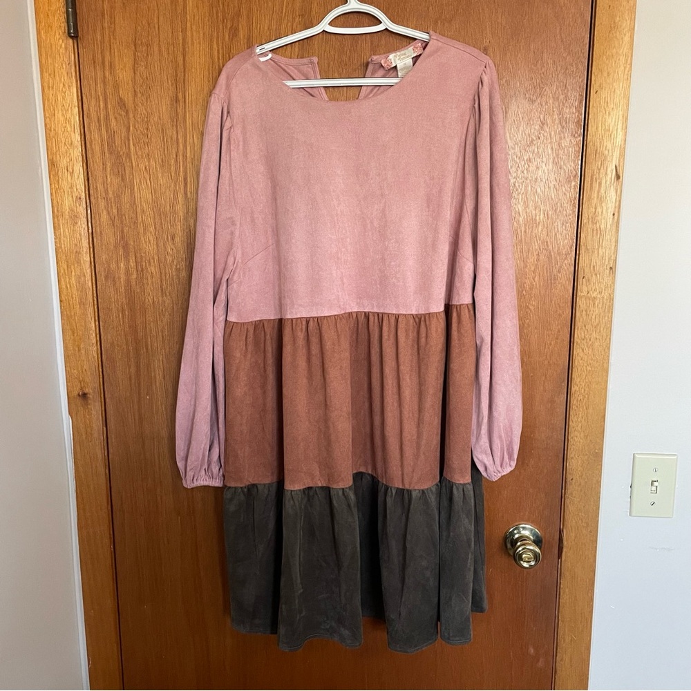 Elegant Colorblock Tiered Dress